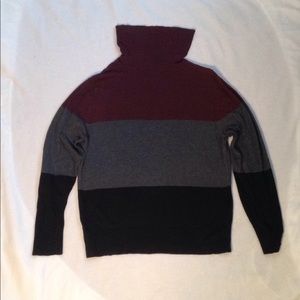 Coupe Etroite French connection cowl neck sweater